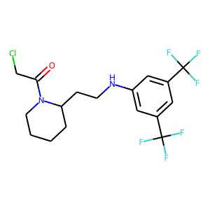 2-CHLORO-1-(2-(2-[3,5-DI(TRIFLUOROMETHYL)ANILINO]ETHYL)PIPERIDINO)ETHAN-1-ONE